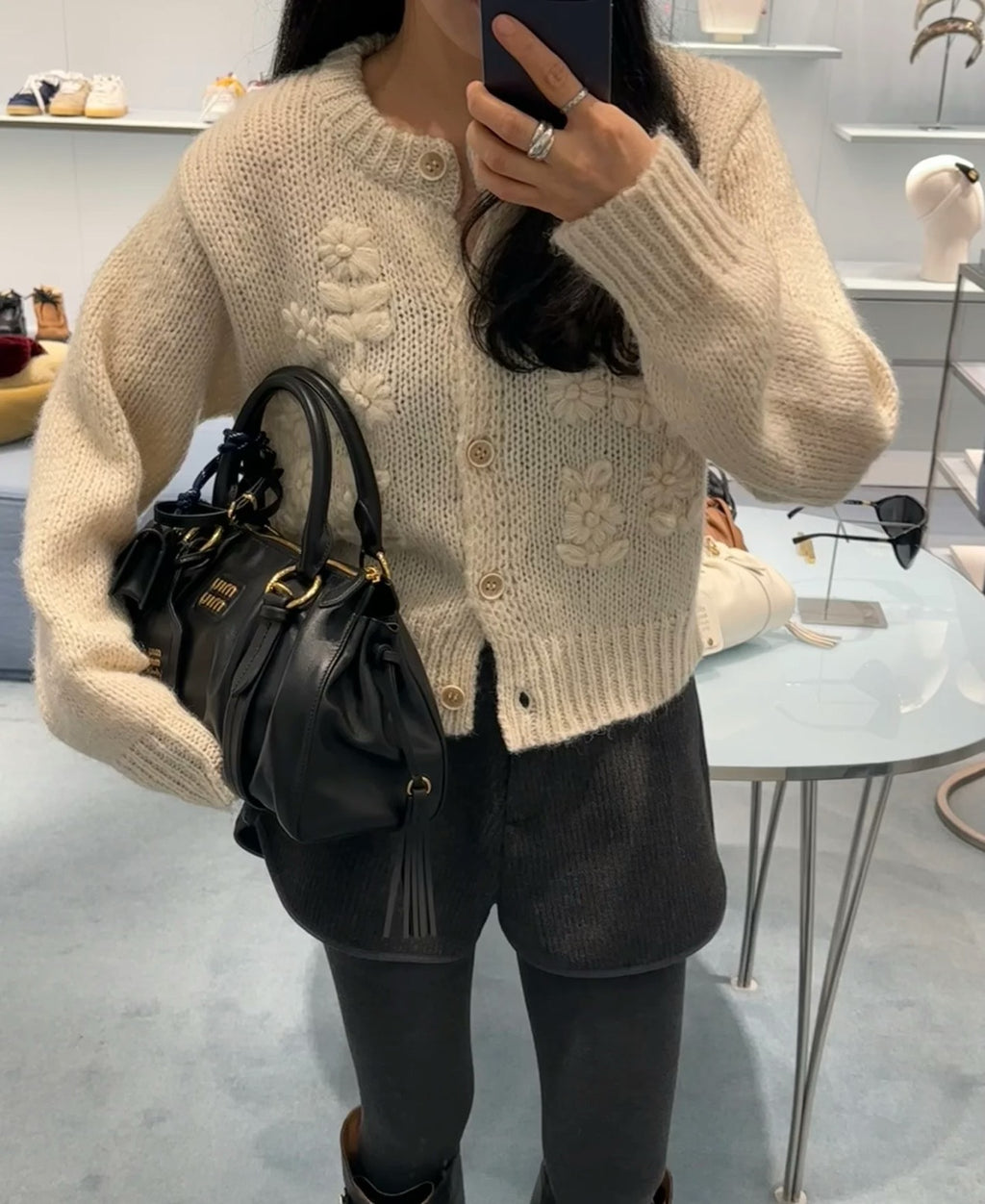 İşlemeli Çiçekli Örgü Hırka