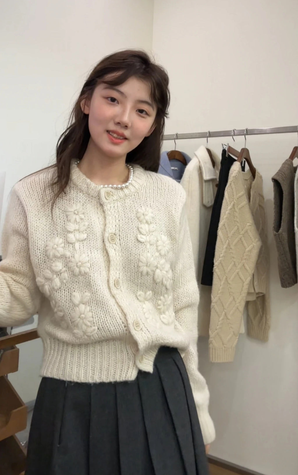 İşlemeli Çiçekli Örgü Hırka