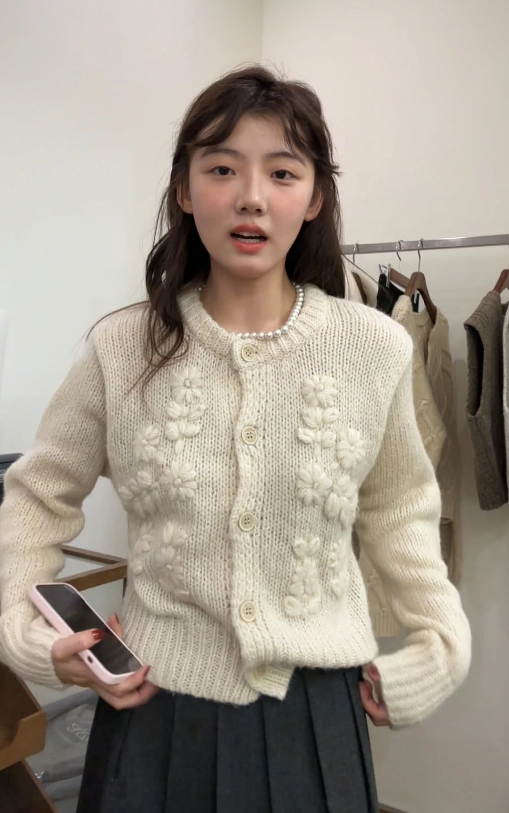 İşlemeli Çiçekli Örgü Hırka